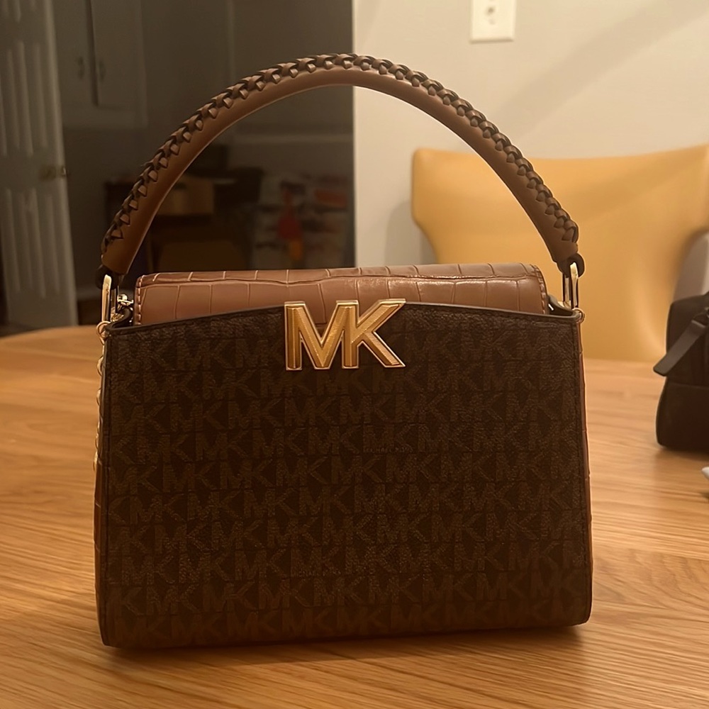 Michael Kors bag. Only worn once- like new